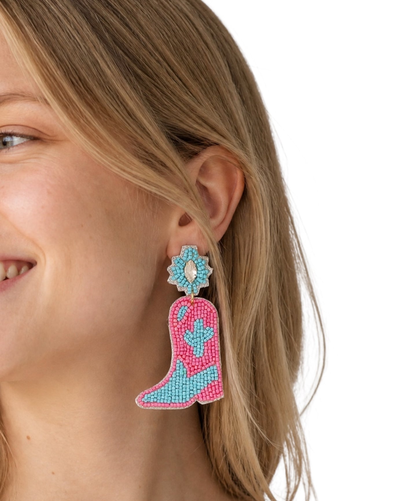 Boot Scootin’ Babe Earrings 🤠✨🌵