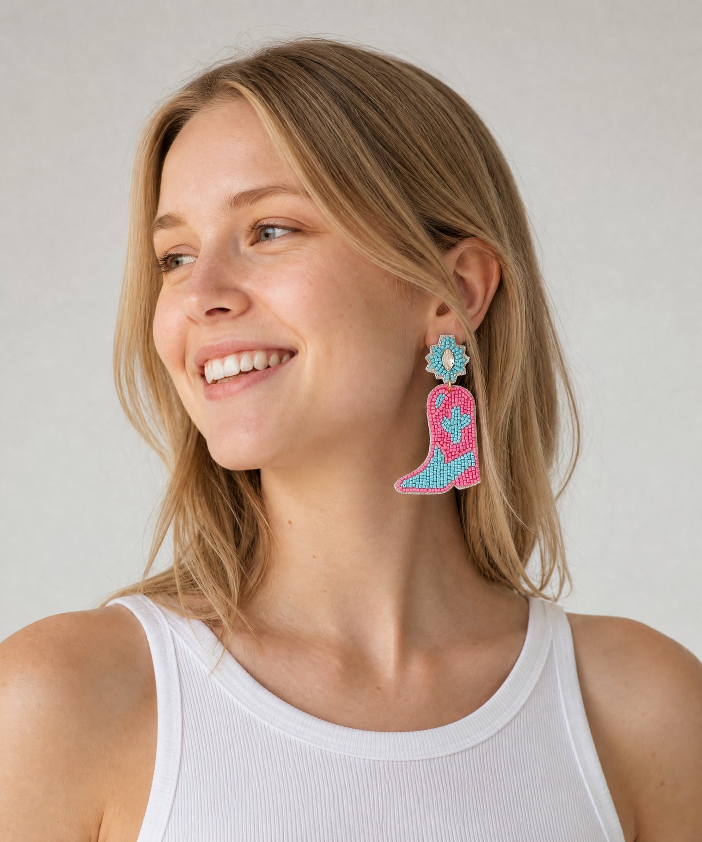 Boot Scootin’ Babe Earrings 🤠✨🌵